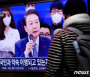 尹 "부동산 규제 일시 풀면 연착륙 어려워 국민 불편…그래도 빨리"