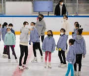 김연아, 피겨 스케이팅 아카데미 강사로 유망주 지도