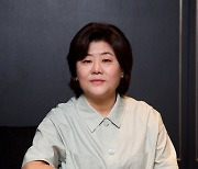 이정은, 여성영화인 연기상 수상...“신수원 감독, 스태프들과 기쁨 나눌 것”