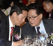 박지원 "정청래 전화했더니 '文과 싸워 복당 반대'…文도 툭 털어버린 일인데"