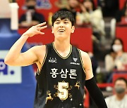 [오늘의 주역] ‘2라운드 MVP’ 변준형, “팬들이 가져온 유니폼을 보고 힘이 나”