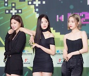 [bnt포토] '쑥스러운 예지vs위풍당당 리아-류진'(가요대축제)