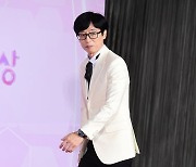 [포토] 유재석, '멋진 모습으로 등장' (2022 SBS 연예대상)