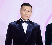 [포토] 정찬성, '멋지게 차려 입은 코리안 좀비' (2022 SBS 연예대상)