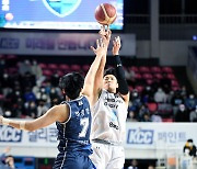 '이정현 30점' 삼성, KCC에 87-72 승리...5연패 탈출