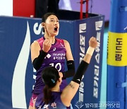 흥국생명 12승 간다!  환호하는 김연경.