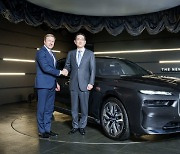 BMW코리아, 삼성에 BMW 뉴 i7 업무용 차량 10대 인도