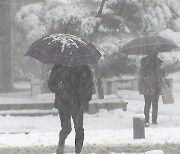 [날씨] 한파 절정, 서울 -12.4℃...서해안 최고 37.5cm 폭설