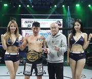 [ROAD FC 062] ‘2전 3기’ 문제훈, 38세 나이로 밴텀급 챔피언 등극