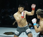 [ROAD FC 062] 권아솔, “내가 대회를 망쳤다” 거듭 사과+큰절