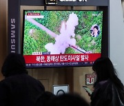 北, 동창리서 동해로 탄도미사일 2발 발사…ICBM 이후 한 달만