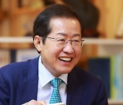 홍준표 '부동산 시장 폭락' 대책 서둘러야