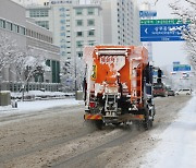 밤새 내린 폭설에 호남지역 빙판길 사고 잇따라…하늘·뱃길 운행 차질도