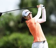 Lee Jung-min takes trophy at second tournament of 2023 KLPGA season