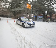 제주 오가는 항공기 100편 결항…폭설 사고도 잇따라