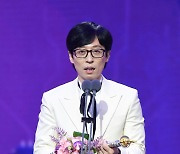 'SBS 연예대상' 받고도 민망했던 유재석, 동시간대 예능 시청률 1위