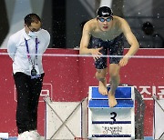 '2연패 도전' 황선우, 쇼트코스 자유형 200m 8위로 결승행(종합)