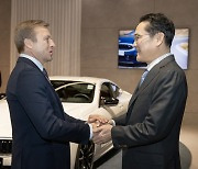 이재용, 방한 올리버 집세 BMW 회장 만나 협력강화 논의