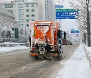 폭설에 꽁꽁 언 도로…전남 곳곳서 교통사고 잇따라