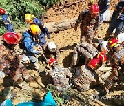 "엄마·아이 부둥켜 안은 채 발견"···캠핑장 산사태로 수십명 사망