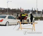 폭설에 구난·견인되는 차량