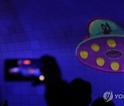 동대문디자인플라자 외벽에 펼쳐지는 미디어 아트쇼