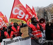 FRANCE PARIS IMMIGRATION WORK