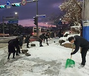 광주시,밤샘 제설 작업 '구슬땀'