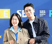 최성은, 주지훈 팔짱에 ‘닭살이야~’ [MK포토]