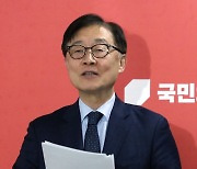 혁신위 회의 결과 브리핑 하는 최재형 위원장