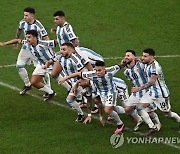 '축구의 신' 메시가 웃었다…아르헨티나, 승부차기 끝 월드컵 우승 [결승전 리뷰]