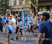 월드컵 우승에 거리로 쏟아져나온 시민들