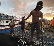 PHILIPPINES PHOTO SET FISHERMEN SOUTH CHINA SEA