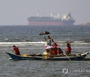 PHILIPPINES PHOTO SET FISHERMEN SOUTH CHINA SEA