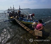 PHILIPPINES PHOTO SET FISHERMEN SOUTH CHINA SEA