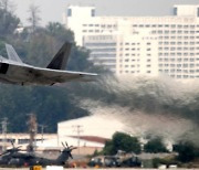 美 최강 스텔스기 F-22 전개…한·미, 北 핵·미사일 대응 훈련