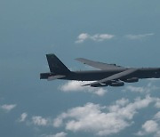 '현존 최강' 美 F-22, 전략폭격기 B-52와 한반도서 훈련