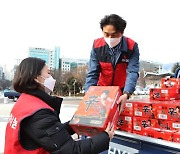 농심, 15년째 ‘사랑의 신라면’ 나눔…올해 4300박스 전달