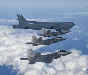 美 전략폭격기 B-52H와 최강 스텔스 전투기 F-22 한반도 출격[청계천 옆 사진관]