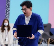 종영 앞둔 '대한외국인', 박명수·김용만에 감사패 전달