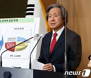 떼쓴다고 봄이 오나…방역 전문가 '실내 노마스크' 예측 쓴소리