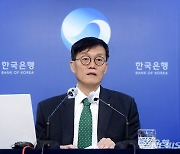 물가안정목표 운영상황 설명하는 이창용 한은 총재