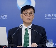 내년 기준금리 더 오른다…최종금리 3.5% 넘을 수도