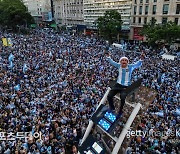 '우승 기념' 아르헨 정부, 선수들 귀국하는 20일 공휴일 선포