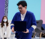 종영 앞둔 '대한외국인', 박명수X김용만에 감사패 전달