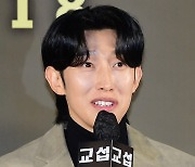 [T포토] 강기영 '통역 전문가'