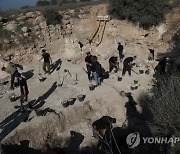 ISRAEL ARCHEOLOGY GRAVE SITE