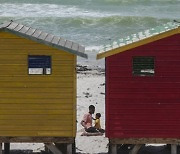 SOUTH AFRICA ENVIRONMENTAL POLLUTION BEACHES