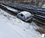 빙판길 강원 낙상·교통사고 18건…탐방로 50곳 통제·항공기 결항도