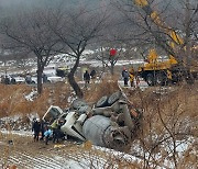 나주서 레미콘 차량 논두렁 추락…60대 운전자 숨져